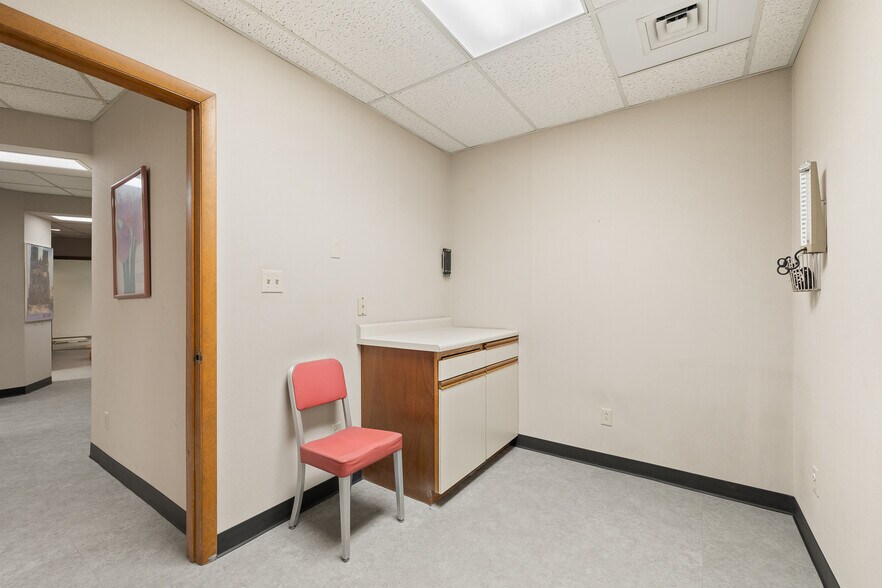 More Photos Of 2050 W Fourth St, Mansfield Medical For Lease