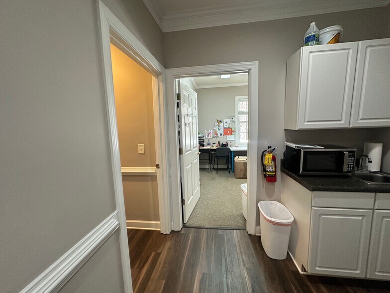More Photos Of 2450 Atlanta Hwy, Cumming Office For Sale