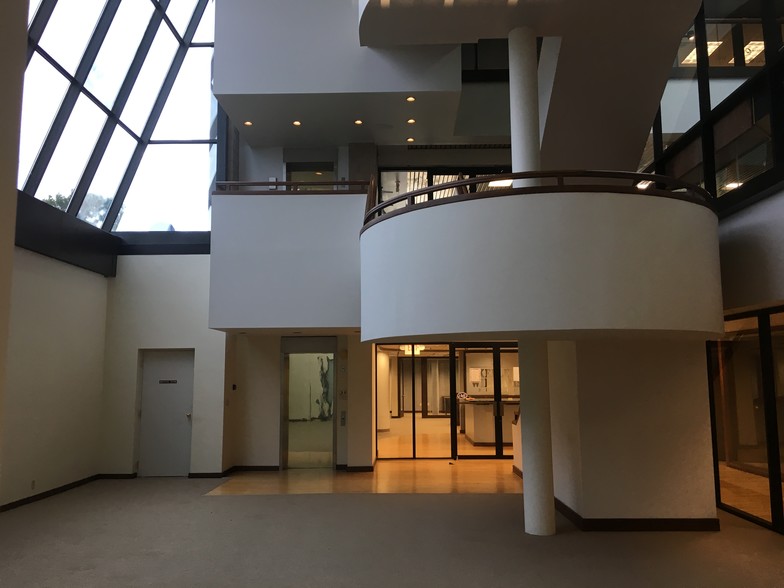 More Photos Of 2216 Dixie Hwy, Fort Mitchell Loft Creative Space For Lease