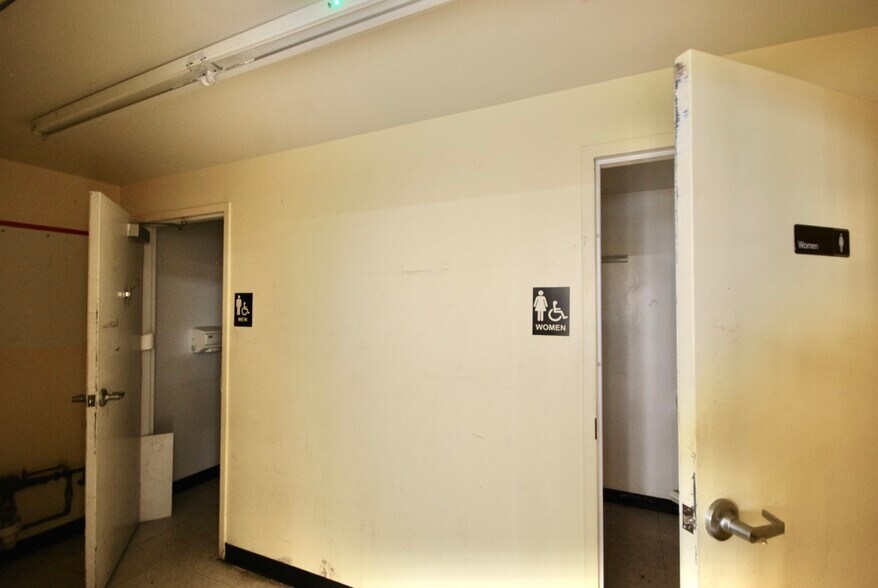 More Photos Of 220-224 N Royal St, Jackson Storefront For Sale