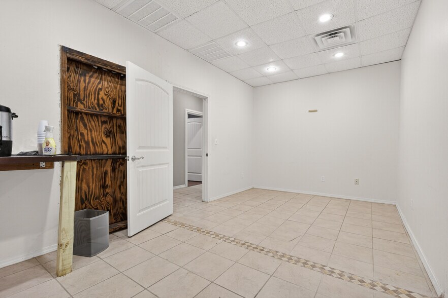 More Photos Of 1835 Industrial Blvd, Norman Warehouse For Sale