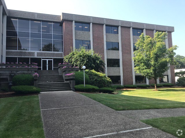 More Photos Of 888 Worcester St, Wellesley Office For Sale