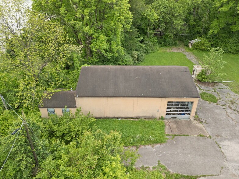 More Photos Of 2000 Utica Pike, Jeffersonville Marina For Sale