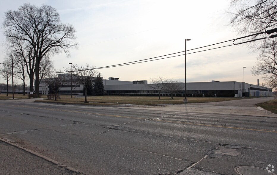 More Photos Of 2500 E Nine Mile Rd, Warren Warehouse For Sale