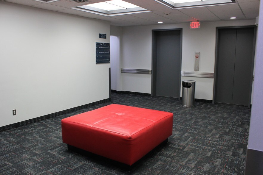 More Photos Of 9509 156th St, Edmonton Medical For Lease