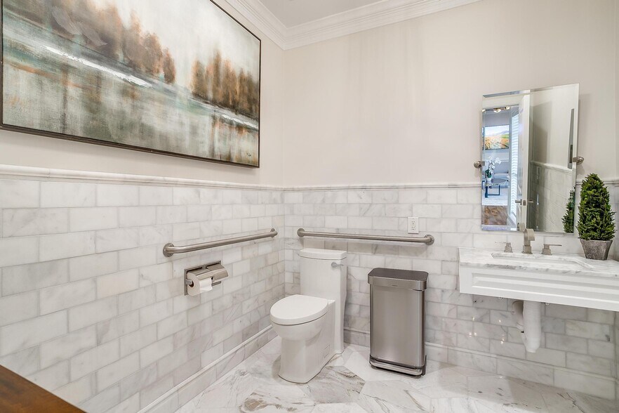 More Photos Of 924 Foster Ln, Weatherford Medical For Lease