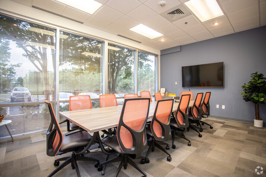 More Photos Of 10926 David Taylor Dr, Charlotte Coworking Space