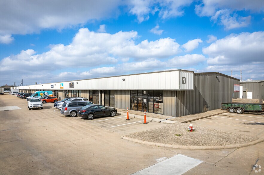 More Photos Of 12999 Murphy Rd, Stafford Warehouse For Lease
