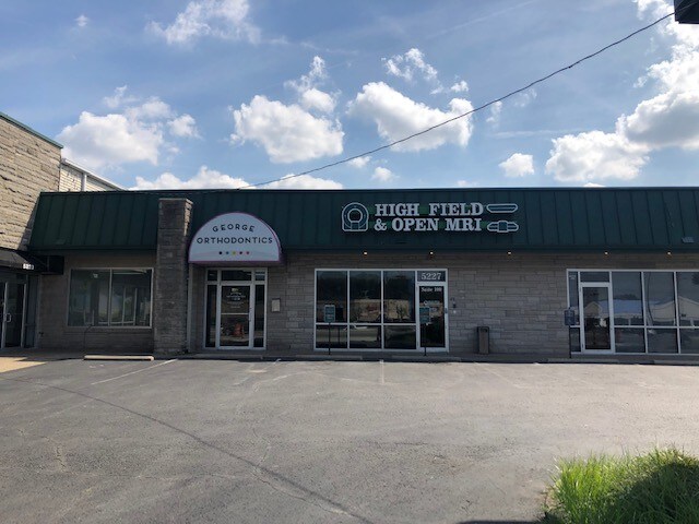 More Photos Of 5223-5227 Dixie Hwy, Louisville Storefront Retail Office For Lease
