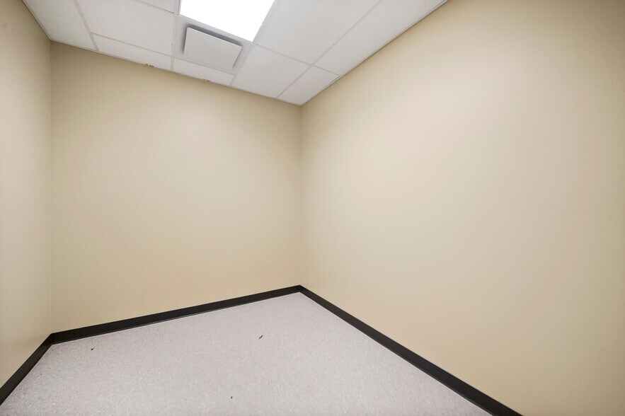 More Photos Of 27126 Northwest Fwy, Cypress Freestanding For Lease