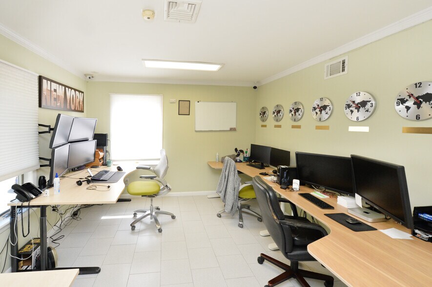 More Photos Of 24 Farview Ter, Paramus Office For Sale