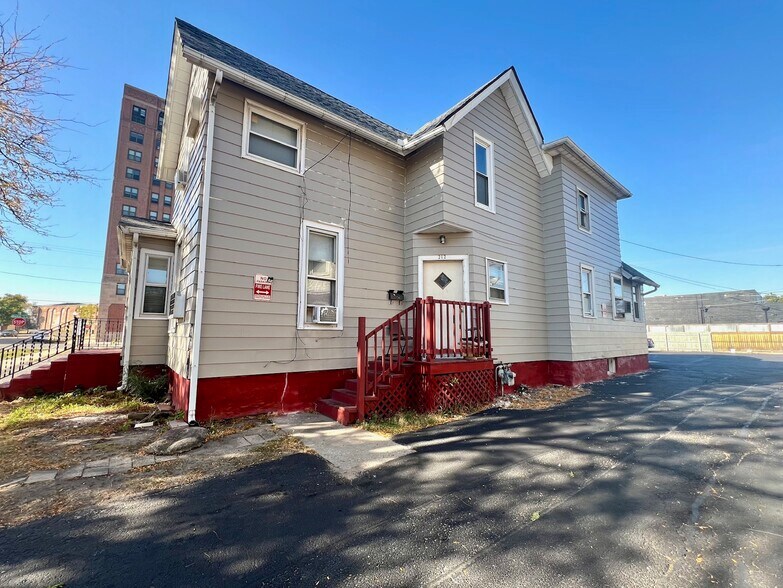 Primary Photo Of 212 N 4th St, Rockford Apartments For Sale