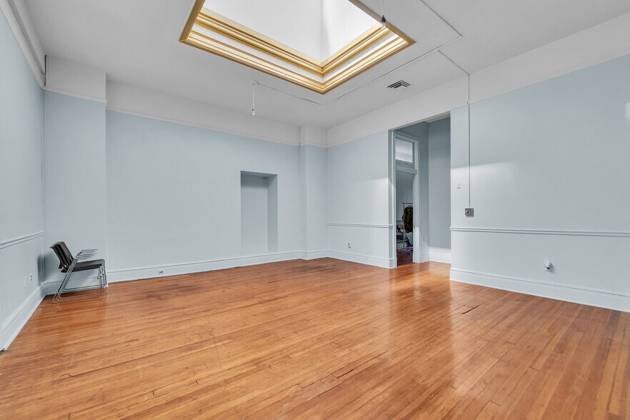 More Photos Of 518 N Charles St, Baltimore Storefront Retail Office For Sale