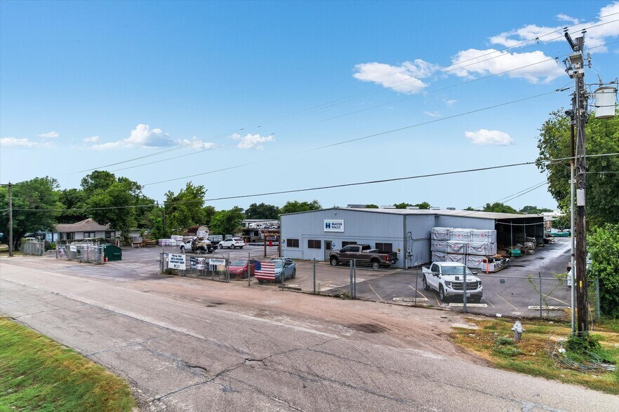 More Photos Of 9520 Brown Ln, Austin Warehouse For Lease
