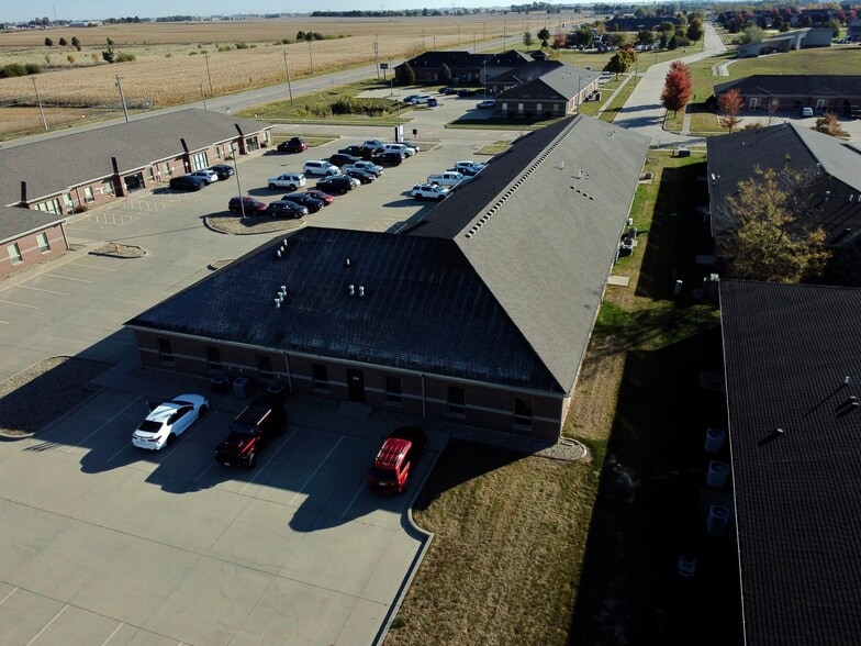 More Photos Of 1607 Tullamore Ave, Bloomington Office For Lease