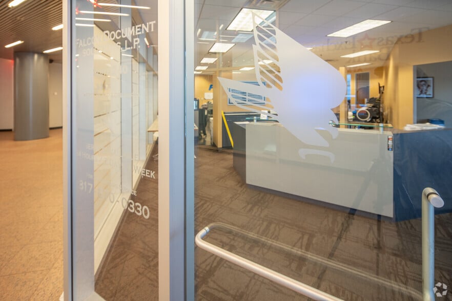 More Photos Of 301 Commerce St, Fort Worth Office For Lease