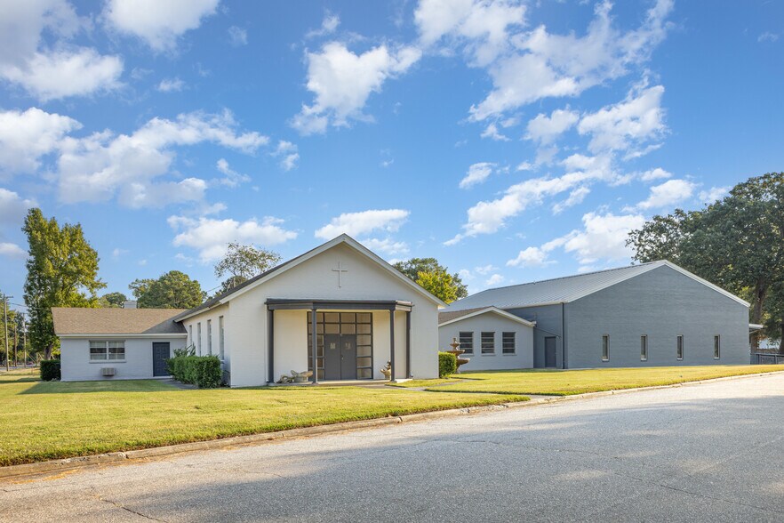 More Photos Of 420 Paul St, Rocky Mount Specialty For Lease
