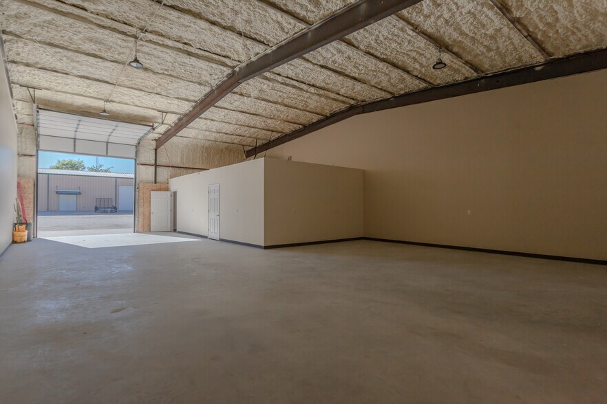 More Photos Of 12903 State Highway 30, College Station Warehouse For Lease