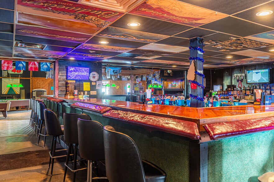 More Photos Of 689 Cedar St, Coshocton Bar For Sale