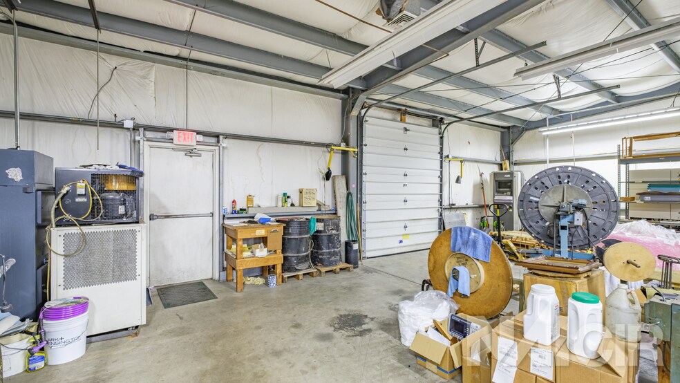 More Photos Of 22 S Yohe St, Tower City Service For Sale