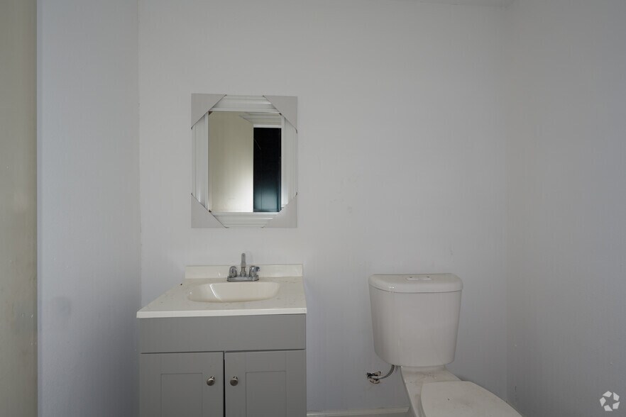 More Photos Of 2653 Blue Mound Rd W, Haslet Warehouse For Lease