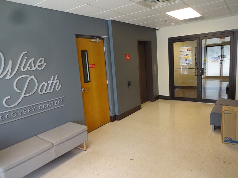 More Photos Of 4701 MacCorkle Ave SE, Charleston Medical For Sale