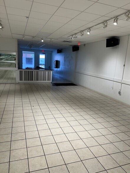 More Photos Of 615 Main St, Cincinnati Loft Creative Space For Lease