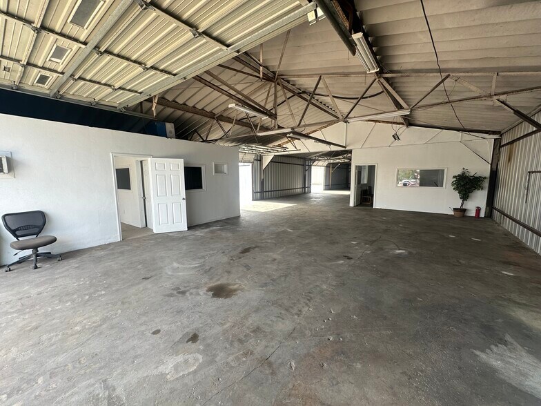 More Photos Of 10411 Harry Hines Blvd, Dallas Auto Dealership For Lease