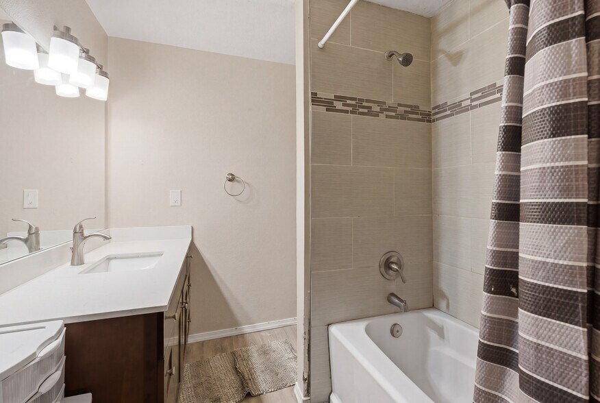 More Photos Of 14506 NE 6th Pl, Bellevue Apartments For Sale