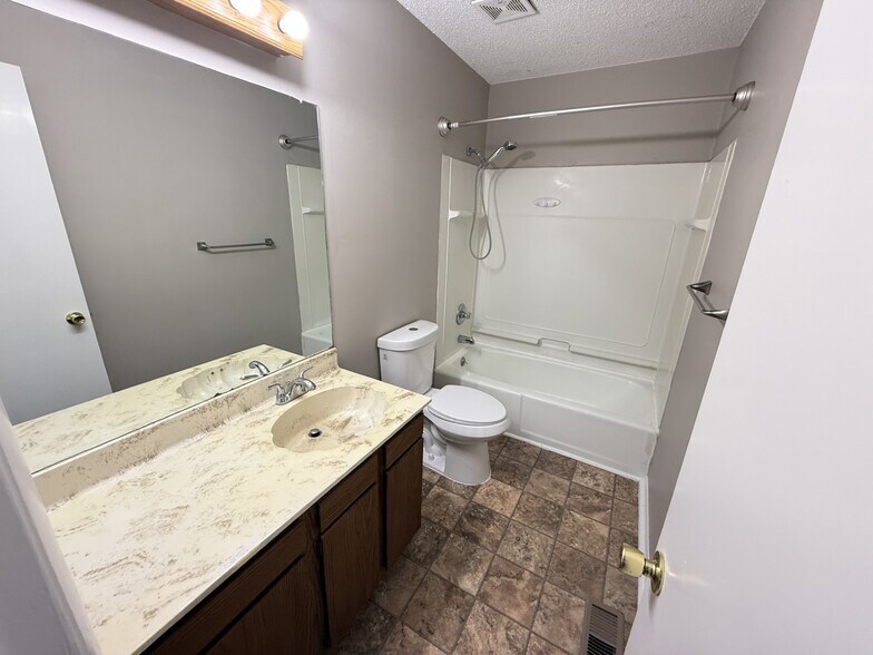 More Photos Of 302 N Evergreen Ln, Wichita Apartments For Sale