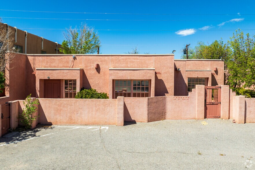 More Photos Of 1709 Girard Blvd NE, Albuquerque Medical For Lease
