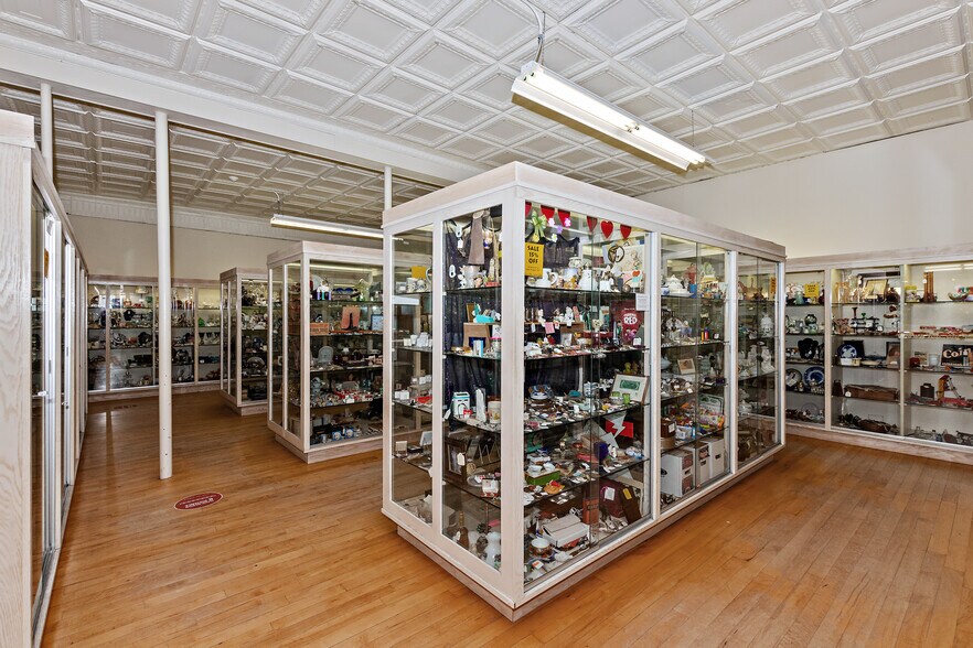 More Photos Of 109 Main St, Putnam General Retail For Sale