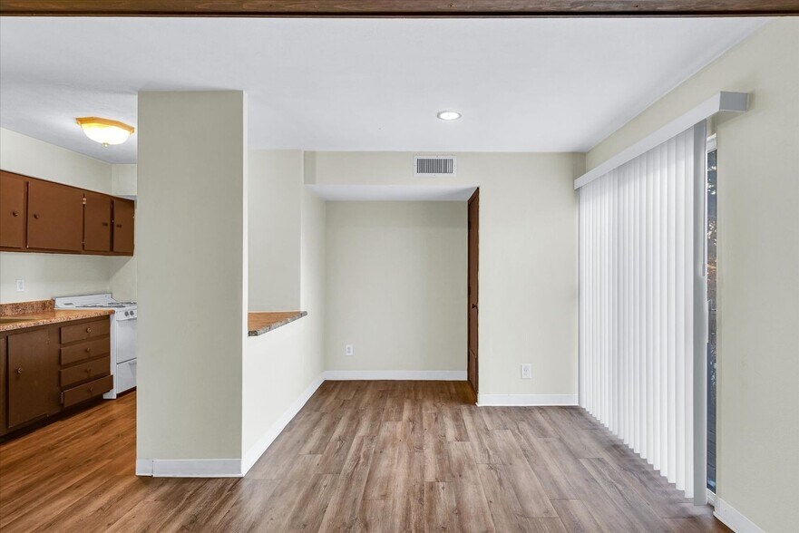 More Photos Of 717 Fairmont Dr, Bloomington Apartments For Sale