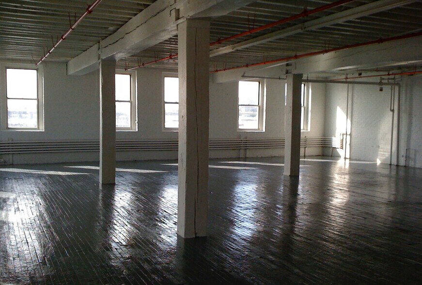 Primary Photo Of 550-560 Barry St, Bronx Warehouse For Sale