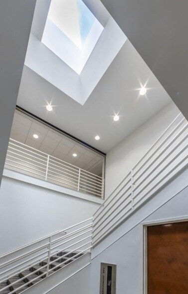 More Photos Of 8510 McAlpine Park Dr, Charlotte Unknown For Lease