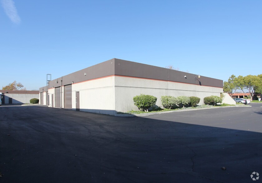 More Photos Of 20451-20459 E Valley Blvd, Walnut Warehouse For Lease
