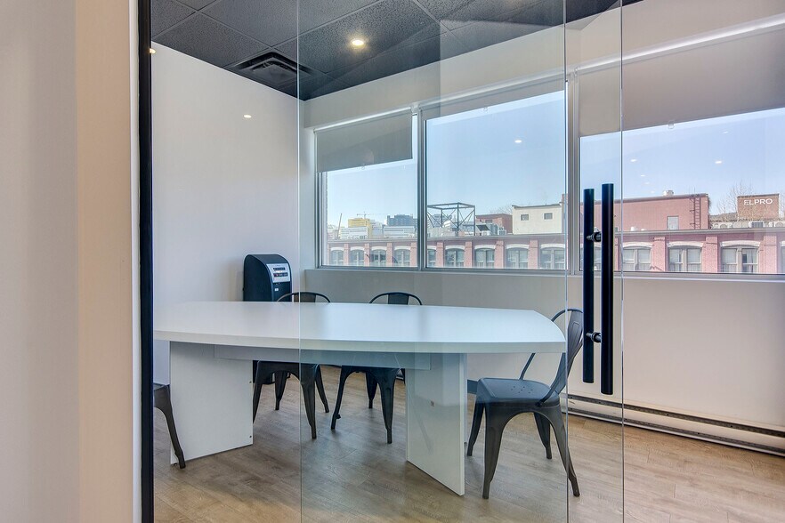 More Photos Of 4760 Rue Acorn, Montréal Research And Development For Lease