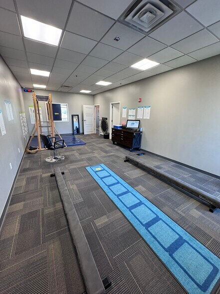 More Photos Of 413 NW Murray Rd, Lee's Summit Flex For Lease