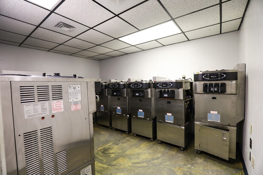 More Photos Of 2300 NW 71st Pl, Gainesville Warehouse For Lease