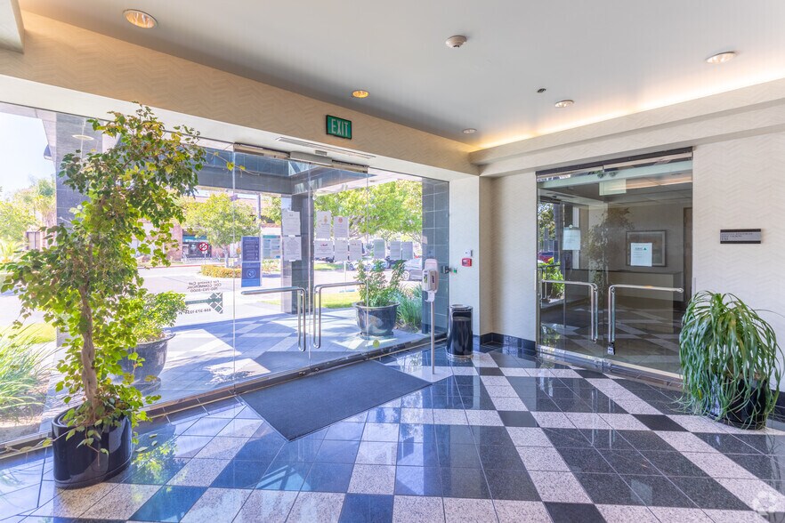 More Photos Of 221 W Crest St, Escondido Office For Sale