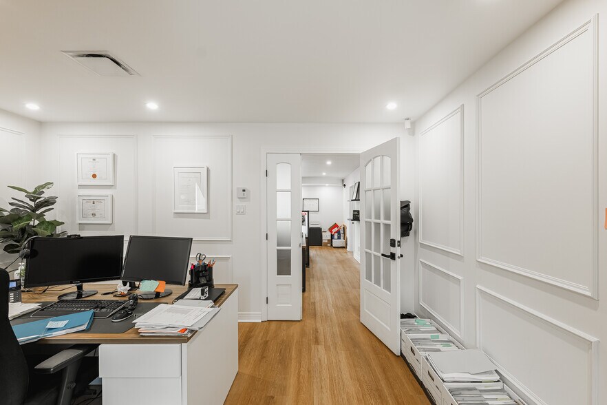 More Photos Of 675 Boul Samson, Laval Office For Sale