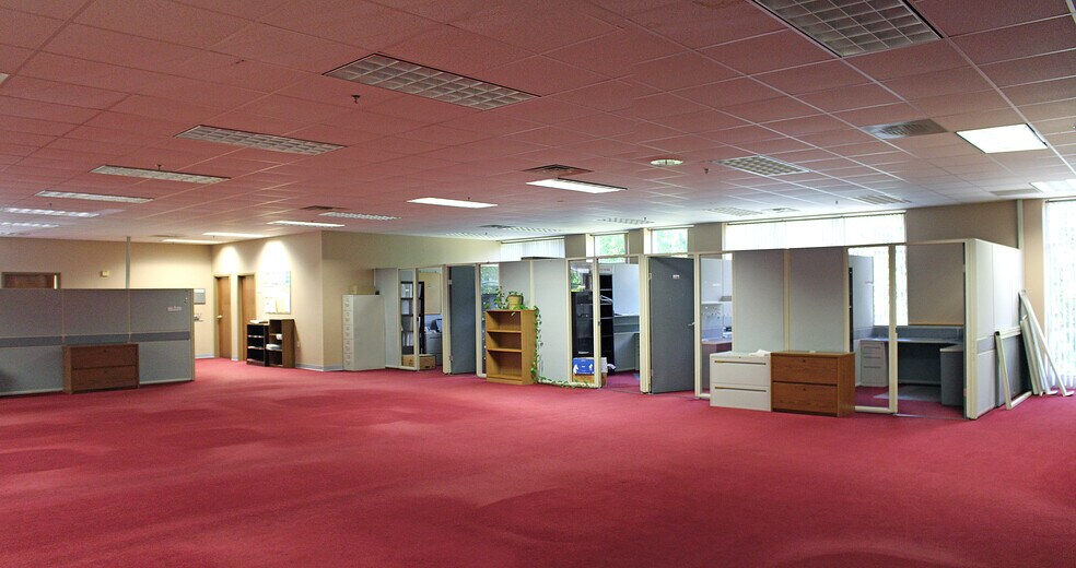 More Photos Of 4590 Graphics Dr, White Plains Manufacturing For Lease