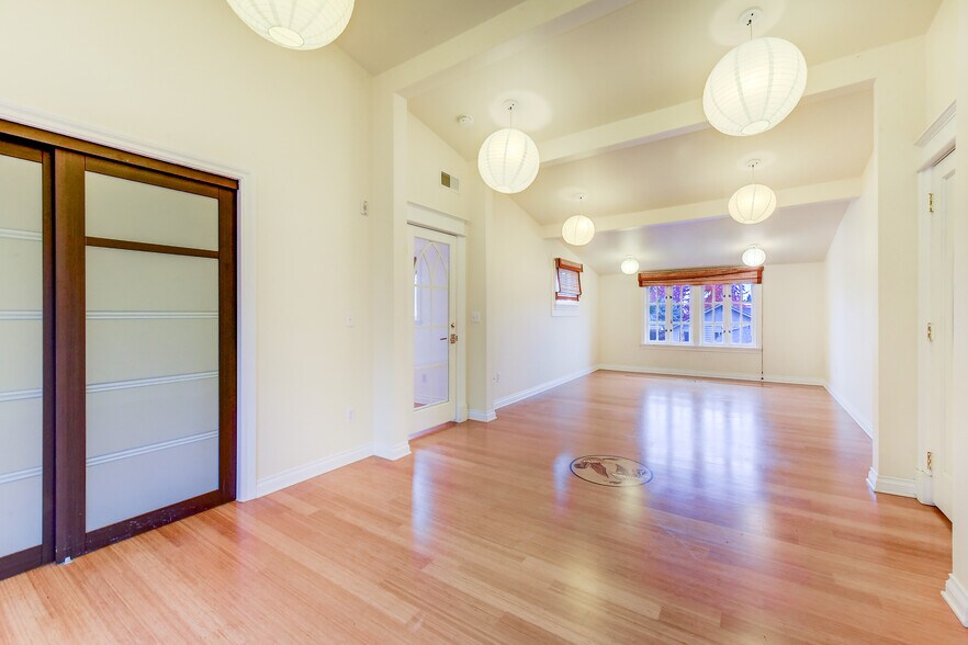 More Photos Of 1313 Washington St, Sumner Religious Facility For Sale