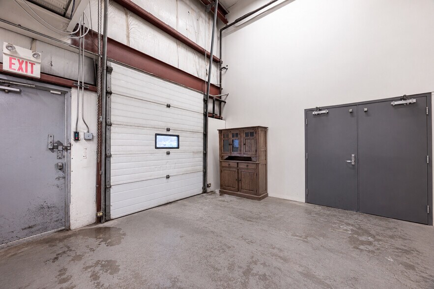 More Photos Of 5402 44 St, Lloydminster Freestanding For Sale