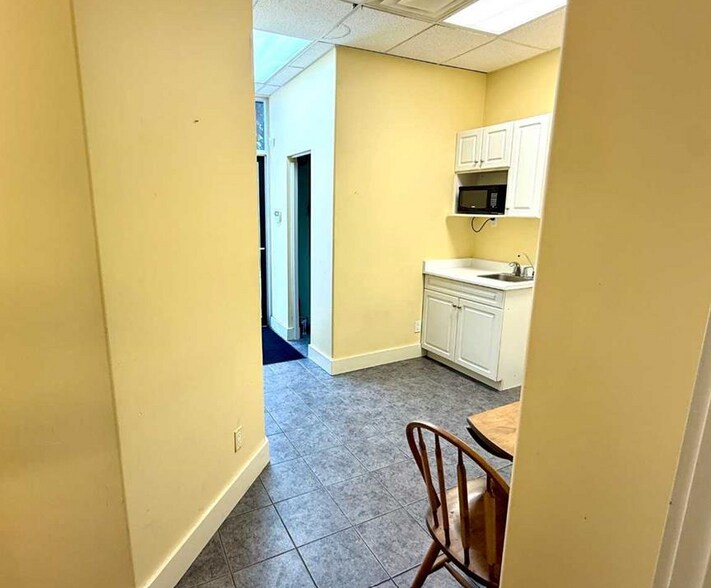 More Photos Of 5212 48 St, Red Deer Office For Sale