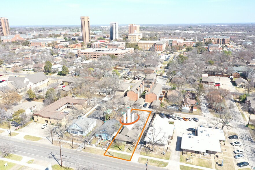 More Photos Of 1014 N Elm St, Denton Office Residential For Lease