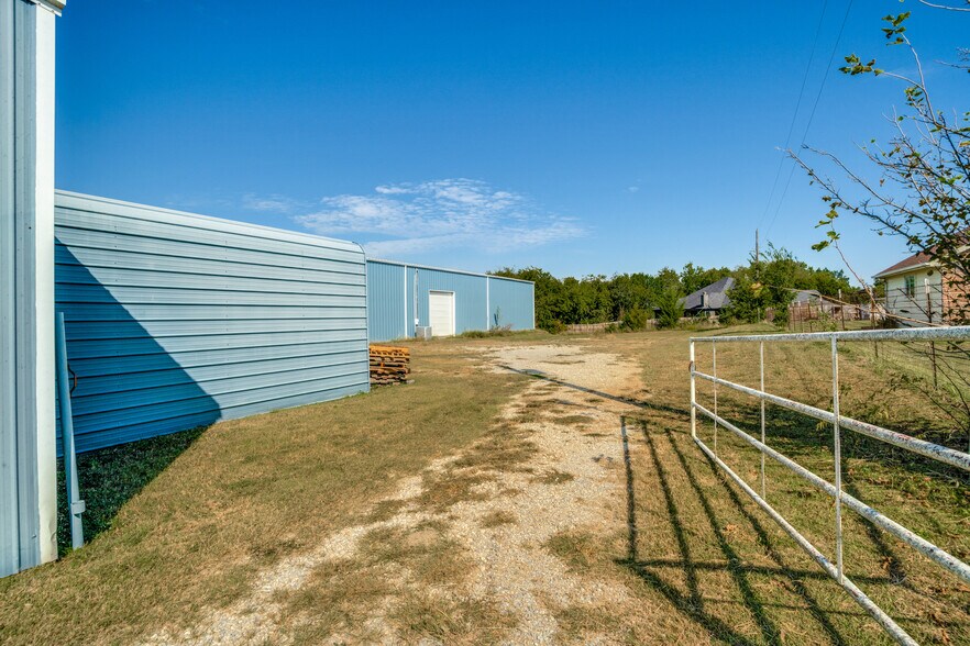 More Photos Of 473 FM 3133, Van Alstyne Warehouse For Lease