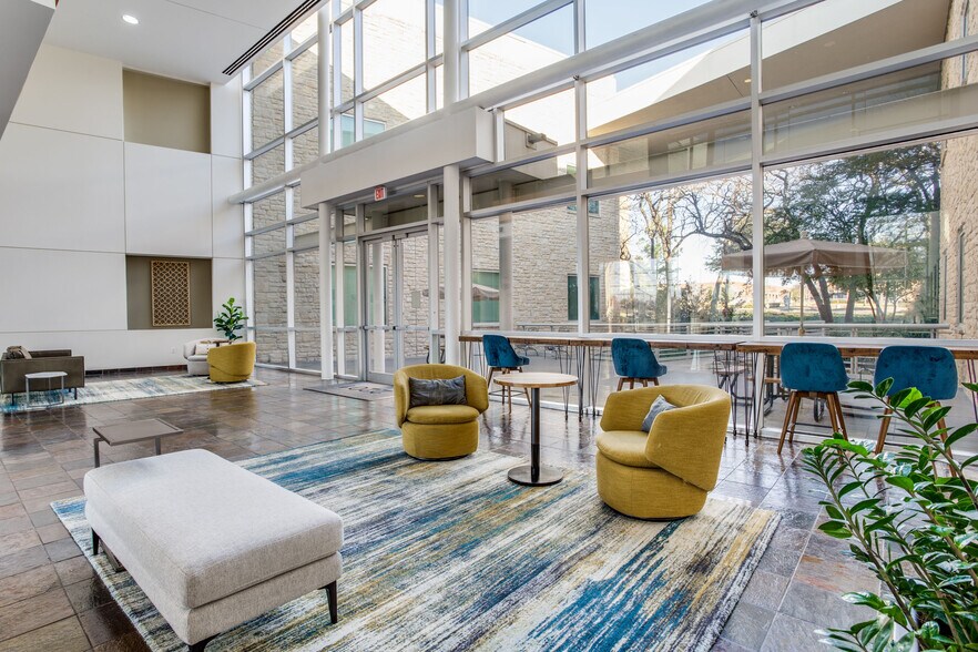 More Photos Of 2201 E Lamar Blvd, Arlington Office For Lease