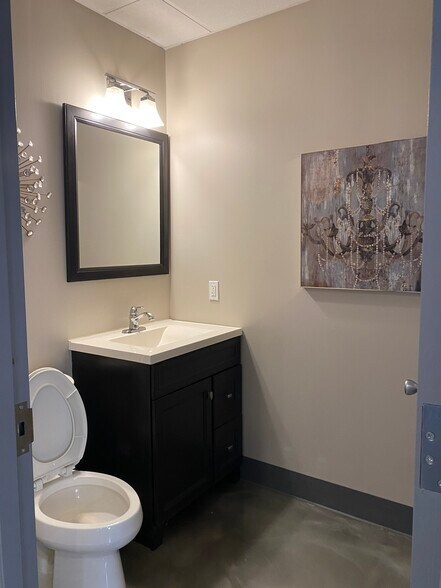 More Photos Of 65 Burt Dr, Deer Park Warehouse For Lease