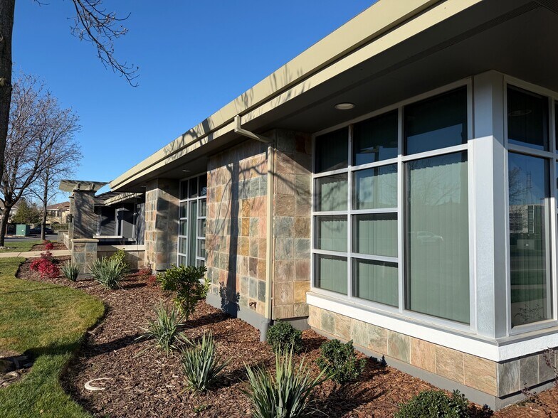 More Photos Of 943 Reserve Dr, Roseville Office For Sale